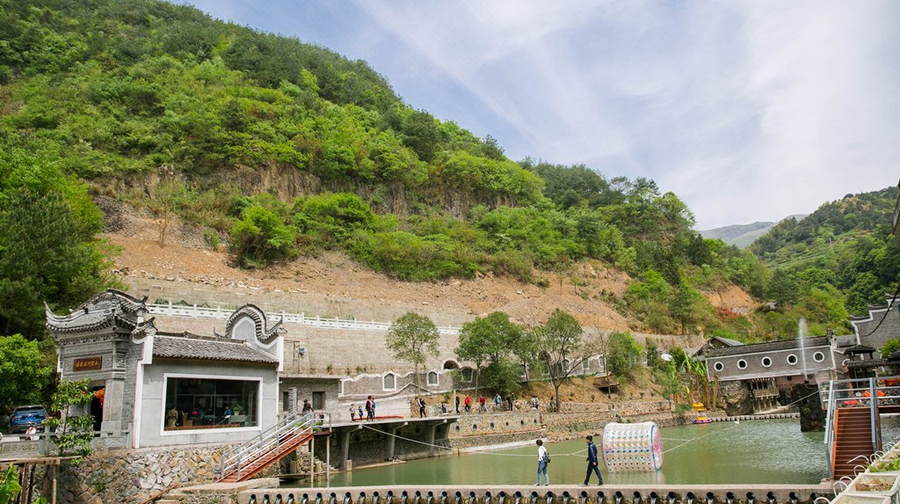 id="t1ica0gwp9qe">大龙门景区位于丽水市缙云县壶镇赤旧大龙门景