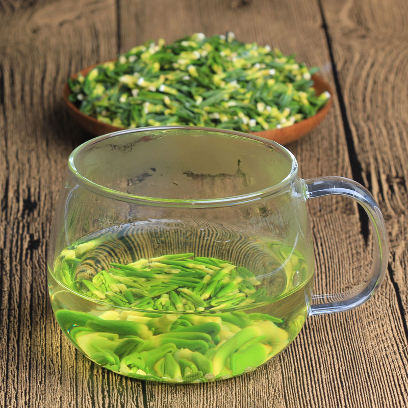  p>用白莲心和上等绿茶精制而成.