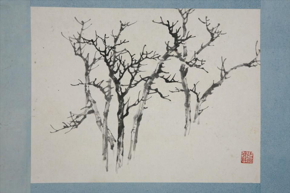 现代周北溪水墨枯枝图页