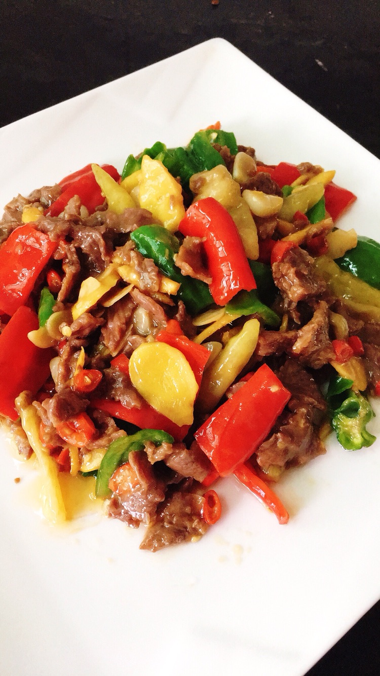 芹菜泡椒炒牛肉