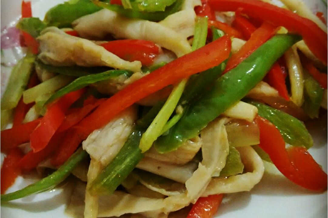  p data-id="gnyxobo9my">罗汉小炒是一道菜品,主料为土豆,胡萝卜