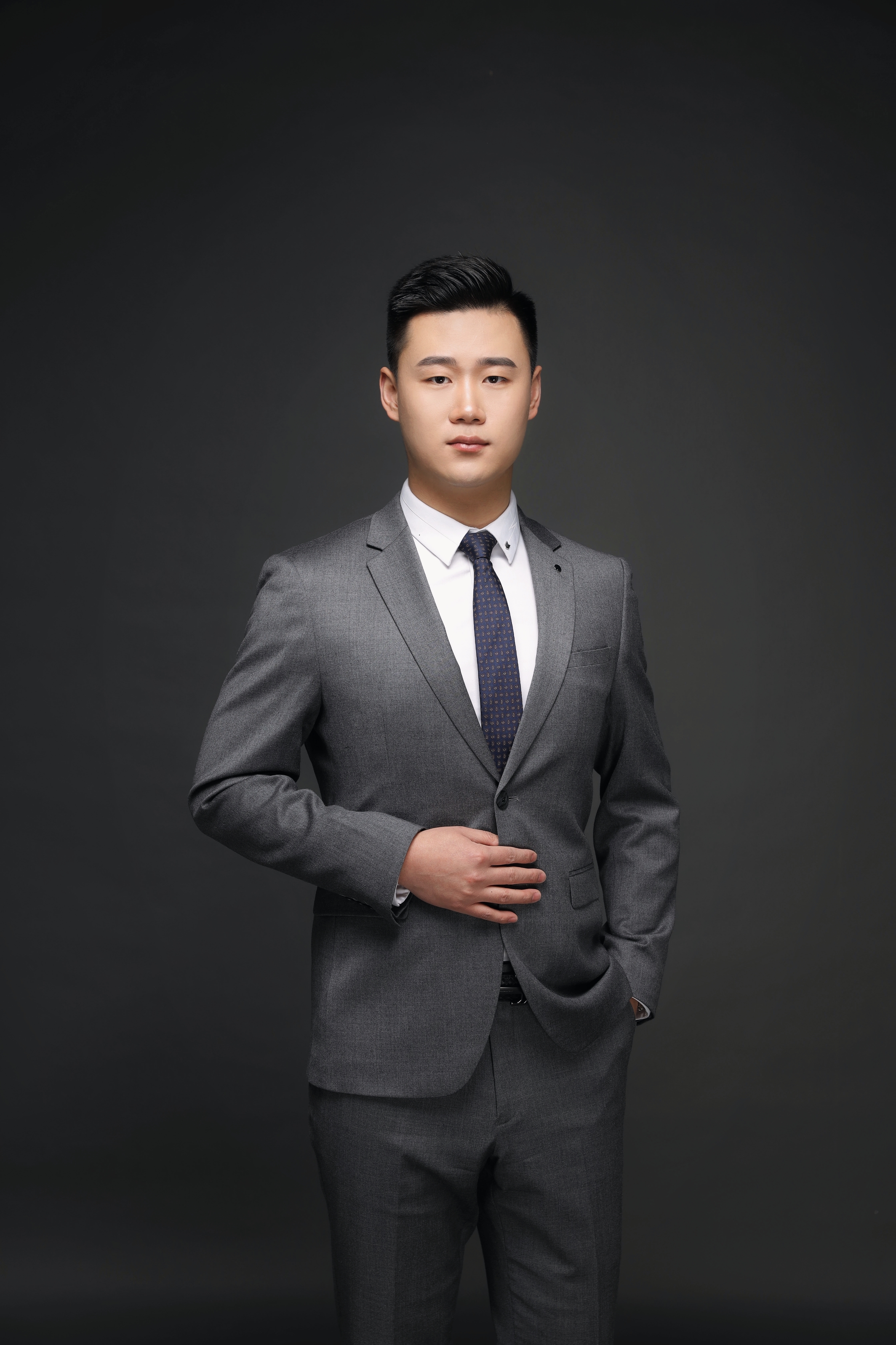  p data-id="tlgd90q5arew">缑旭律师,男, span class="ref" data-ctr