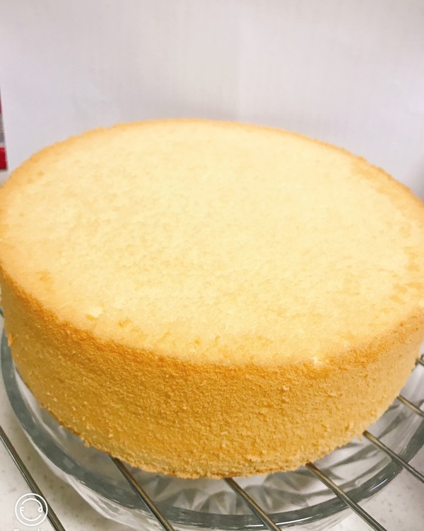  p data-id="gnwo4dqjdo">戚风蛋糕组织膨松,水分含量高,味道清淡不腻