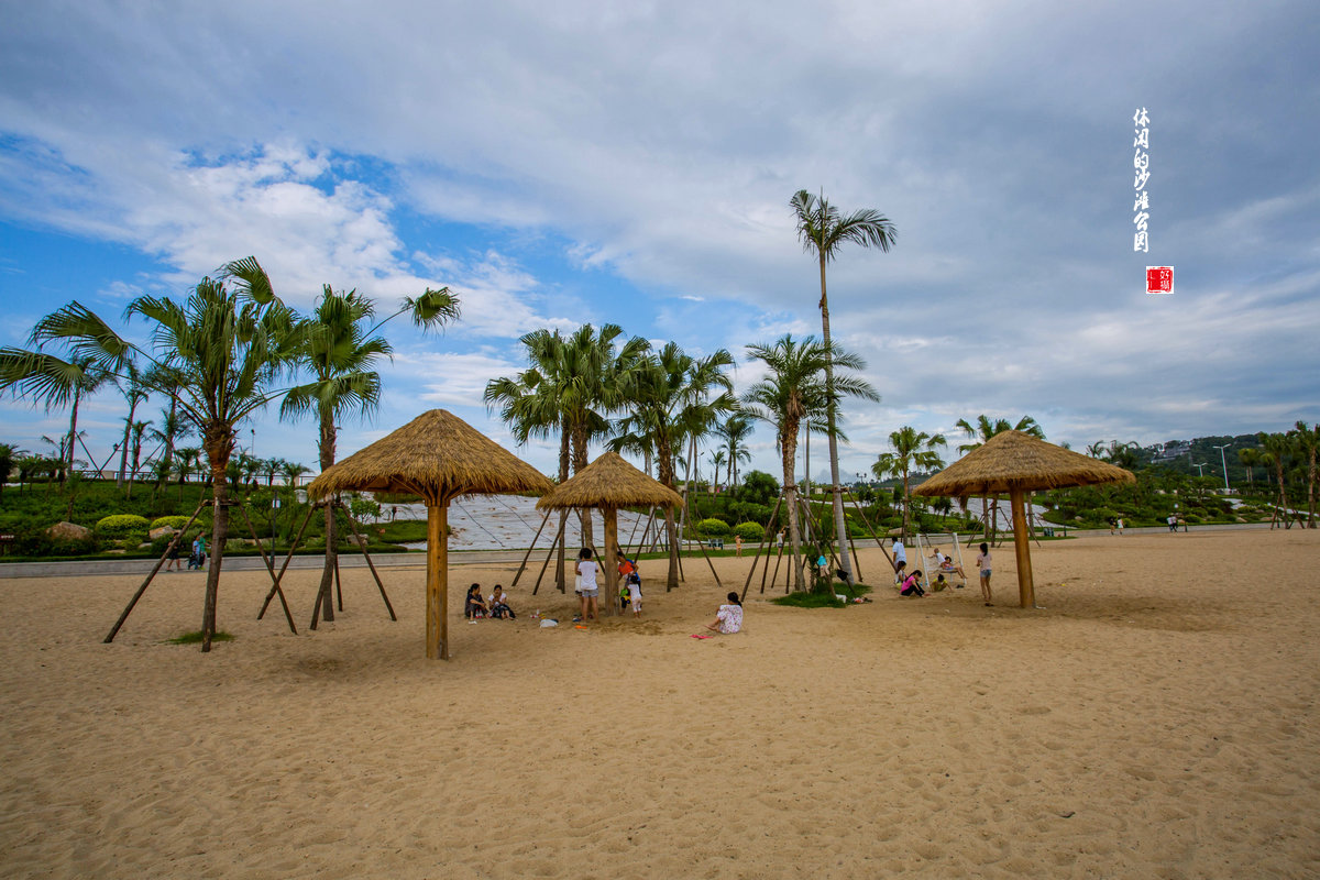  p>沙滩公园位于南京市浦口区江浦街道,它东临长江,西临滨江大道,南临