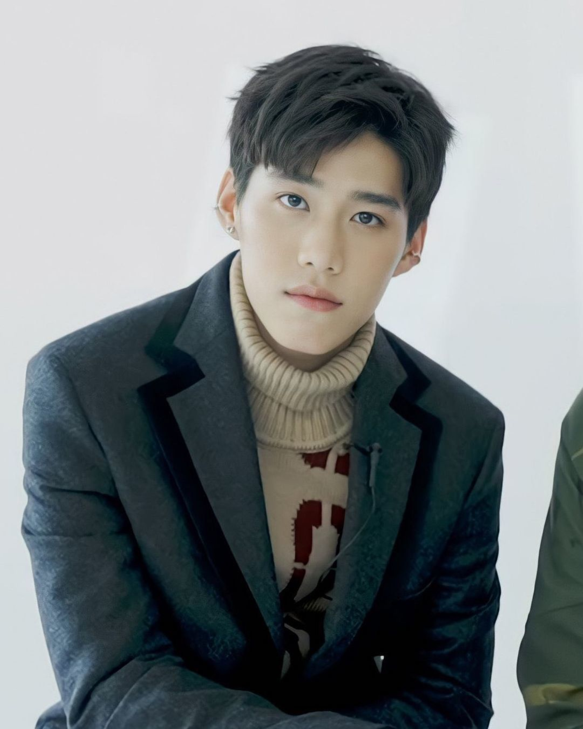  p>克里特·安努艾德奇康(pp),1999年4月30日出生于泰国曼谷,就读于 a