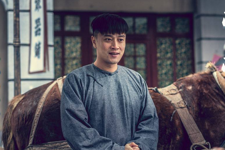 洪家柱,是电视剧《 a target="_blank" href="/item/楼外楼/16742914"