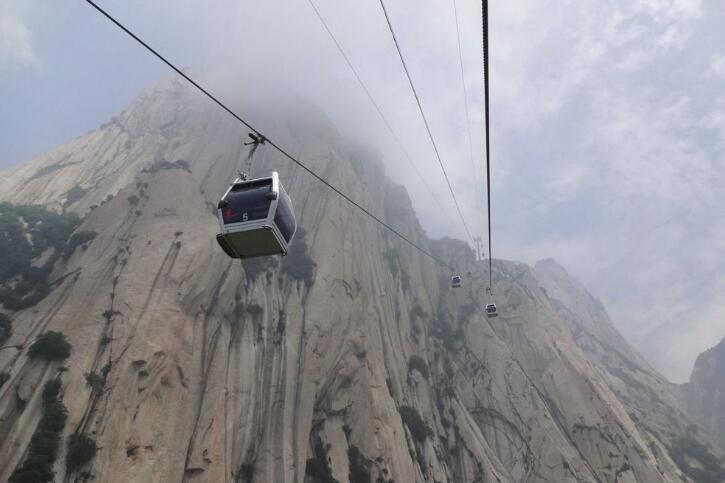  p>华山西峰大索道由 a href="#" data-lemmaid="51743092">陕西太华