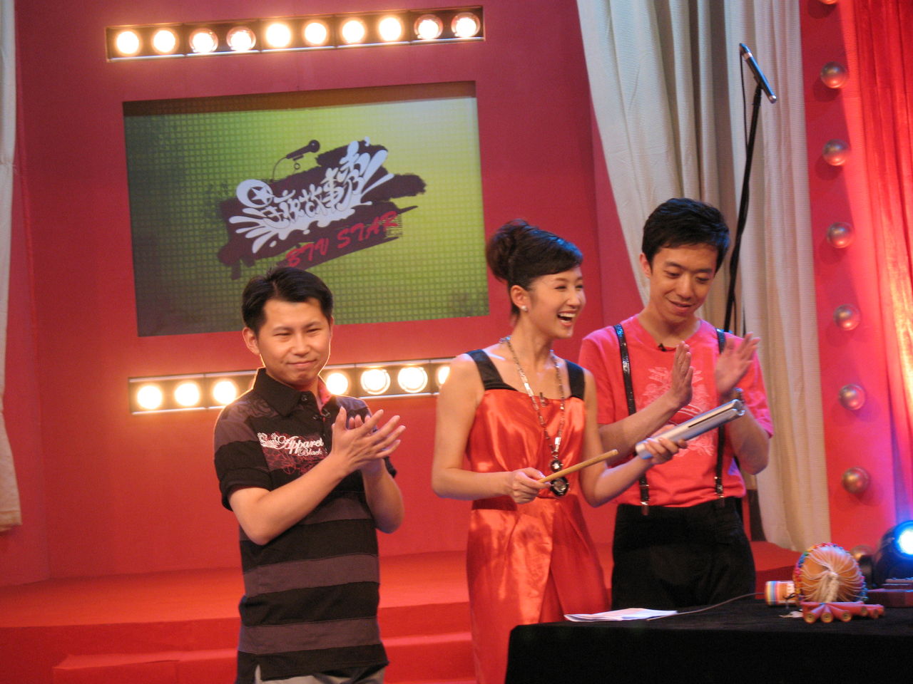 北京知名的娱乐节目品牌《星夜故事秀》,是 a target="_blank" href="