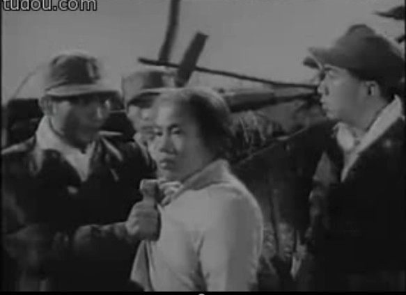 《奇袭》是许又新执导的战争电影,由<a