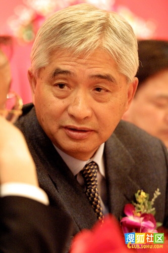  p>荣智健,1942年(壬午年)1月31日出生于上海,毕业于天津大学.