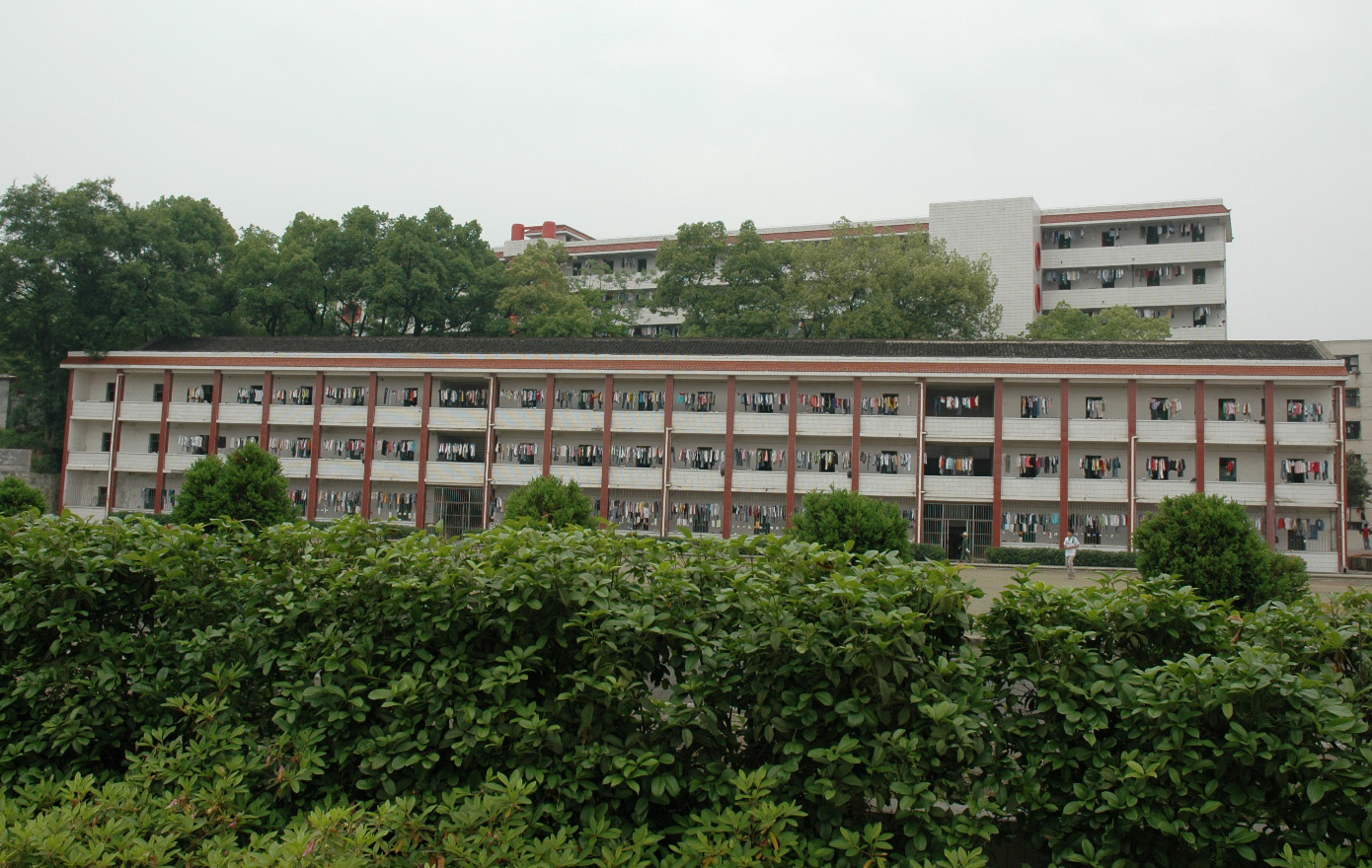  p data-id="gnwp8lzwr3">涟源市第三中学简称涟源三中,创建于1941年