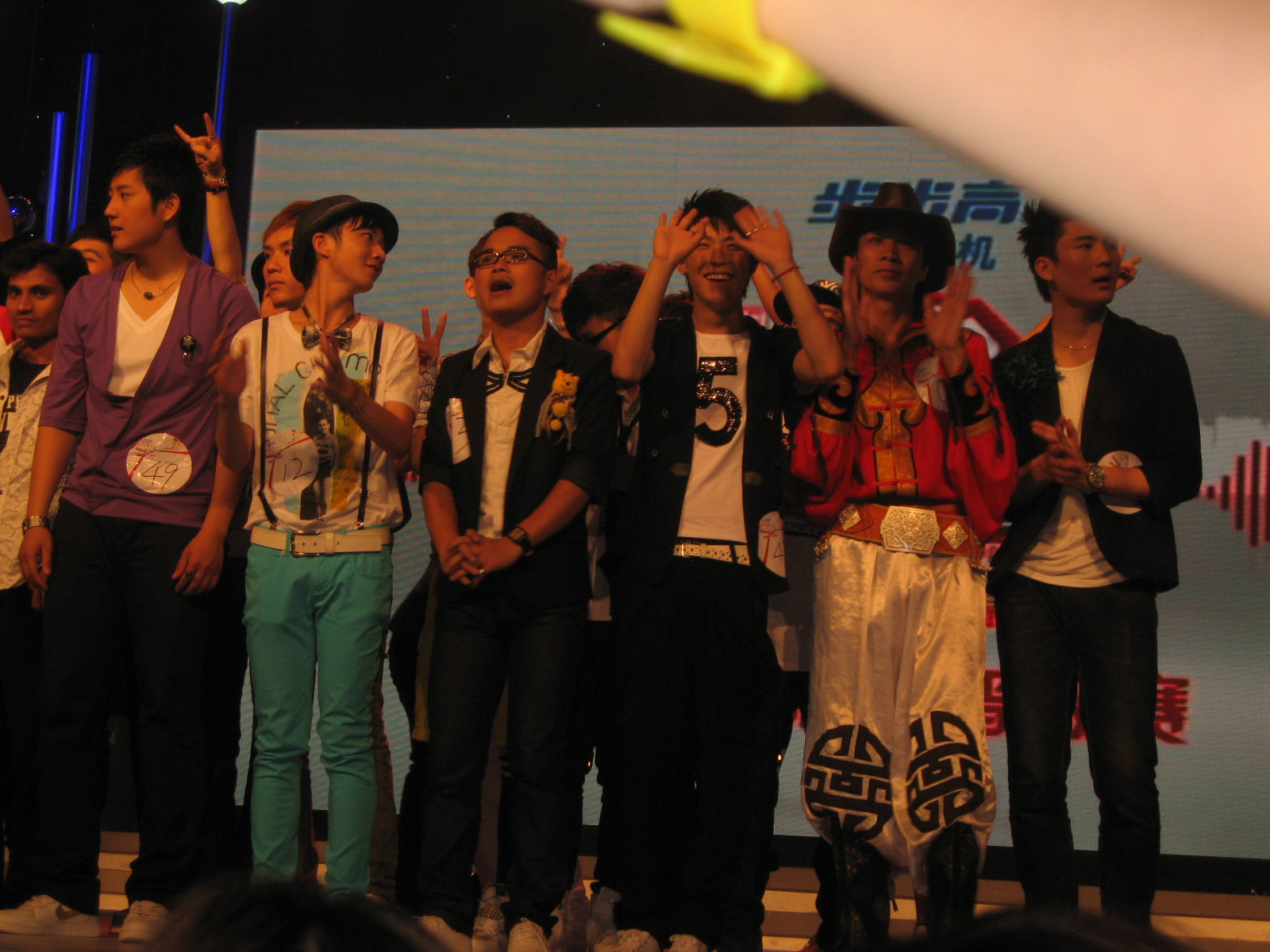 男,1987年5月7日出生于中国哈尔滨,歌手,2010《快乐男声》南宁唱区20