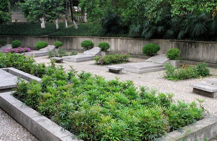 南京 /a>市,是一座海拔不足一百米的小山丘,现是菊花台九烈士墓所在地