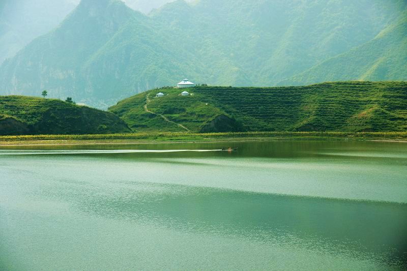  p>庙宫水库,位于河北省承德市围场县县城南 30千米处的伊逊河干流上