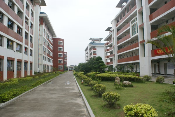 泉州医学高等专科学校