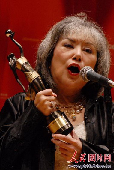  p>邵音音,本名倪小雁,1950年出生于香港,香港歌手,影视演员.