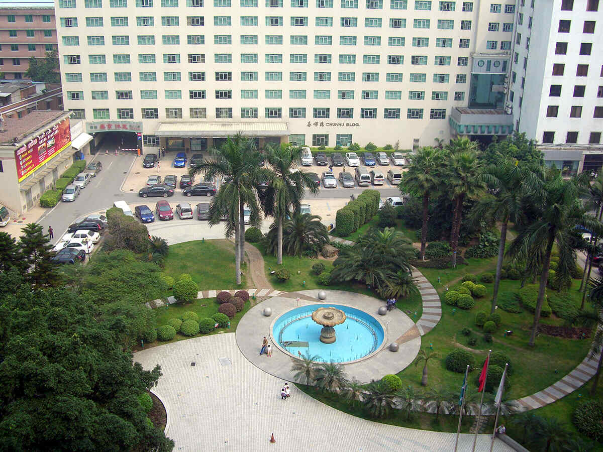 宾馆是是一家可接待会议,团体,旅游,商务活动的大型涉外三星级宾馆