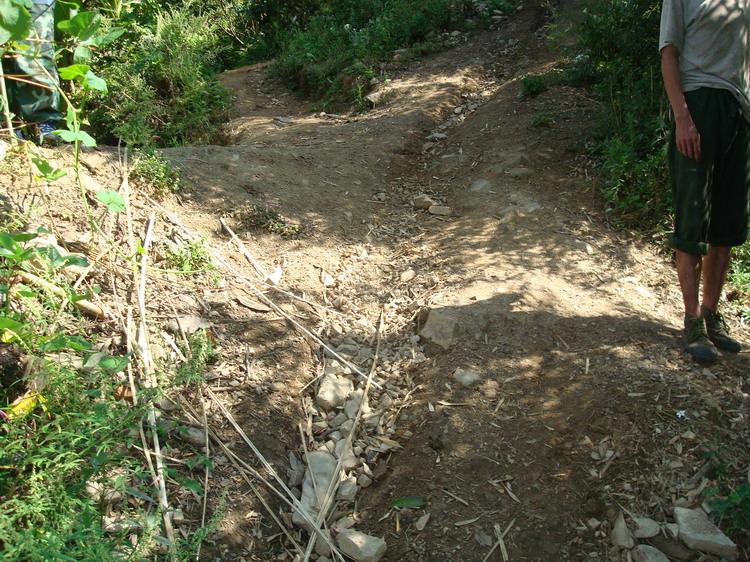 垛村隶属于云南省贡山独龙族怒族自治县普拉底乡腊咱村委会,属于山区