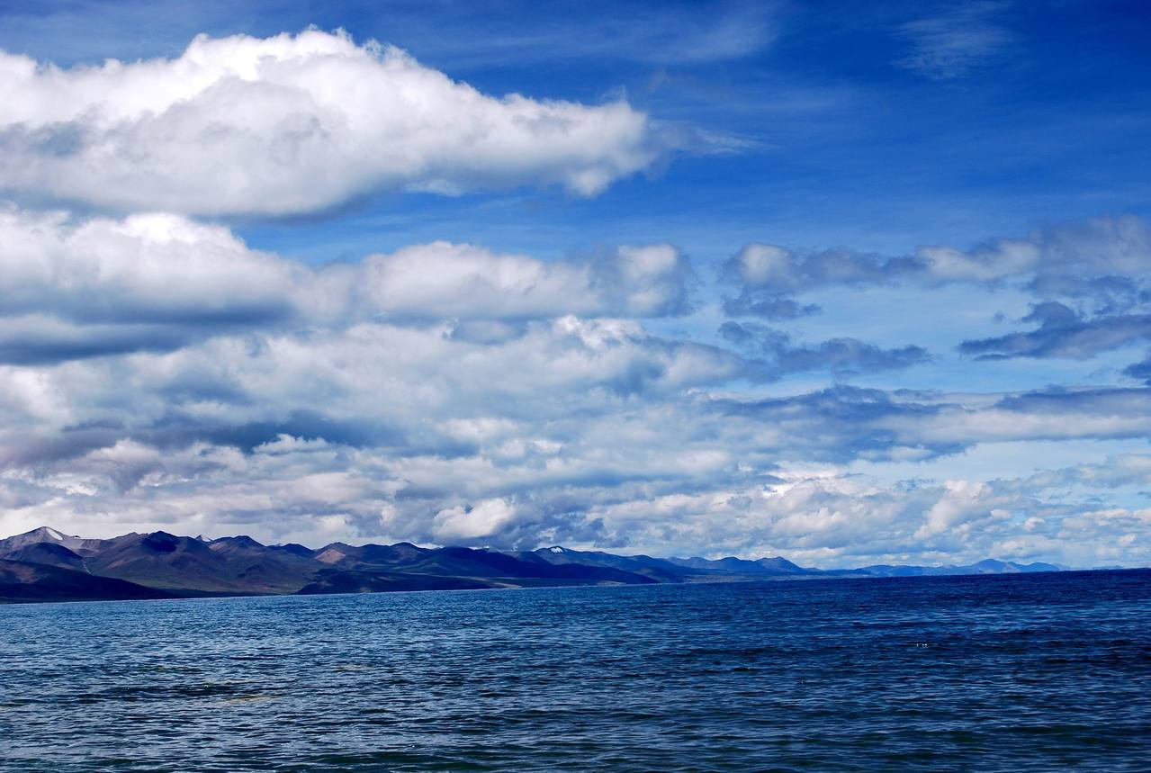  p>构造湖是(tectonic lake)地壳构造运动所造成的坳陷盆地积水而成的