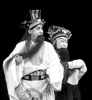  p>言兴朋,男,1953年生于上海,著名京剧表演艺术家,言派艺术的第三代