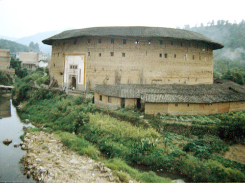  p>永定土楼,又称筒子楼.