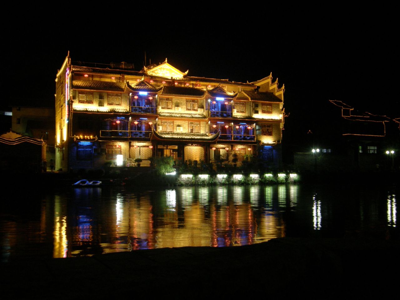 hsfxns">吊脚楼,也叫" a target="_blank" href="/item/吊楼/9061879"