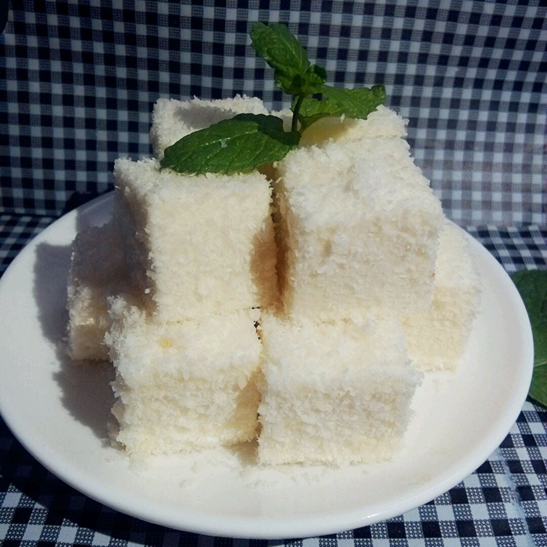 id="28828">牛奶 /a>,椰浆,玉米淀粉为主料,白糖,椰蓉为辅料的糕点