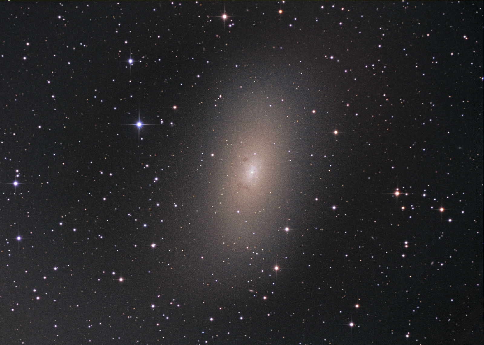  p>矮星系(dwarf galaxies)是光度最弱的一类星系﹐在5万 a href="#"