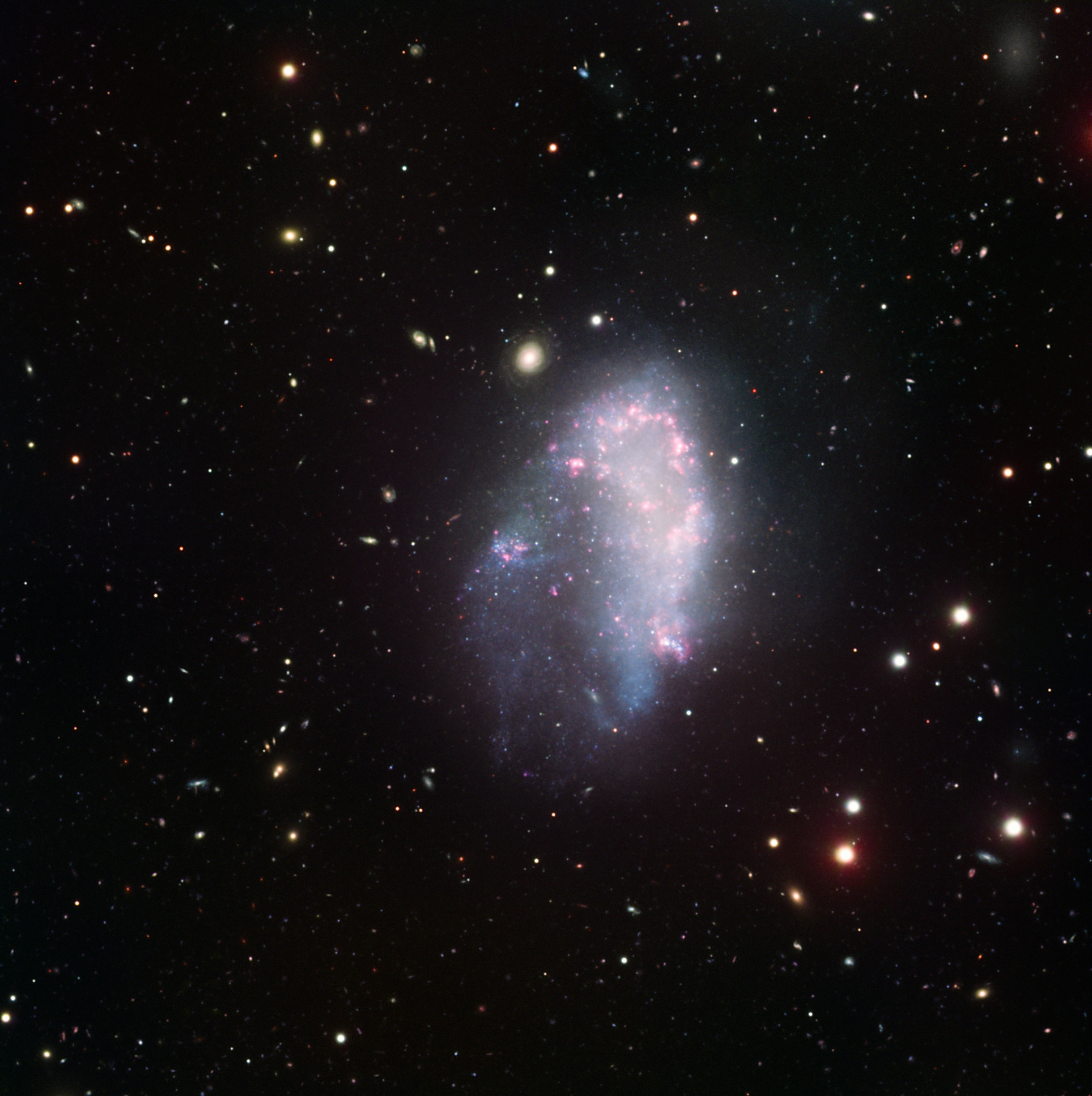 p>矮星系(dwarf galaxies)是光度最弱的一类星系﹐在5万 a href="#"