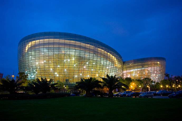  p>上海东方艺术中心(shanghai oriental art center),位于上海市浦东
