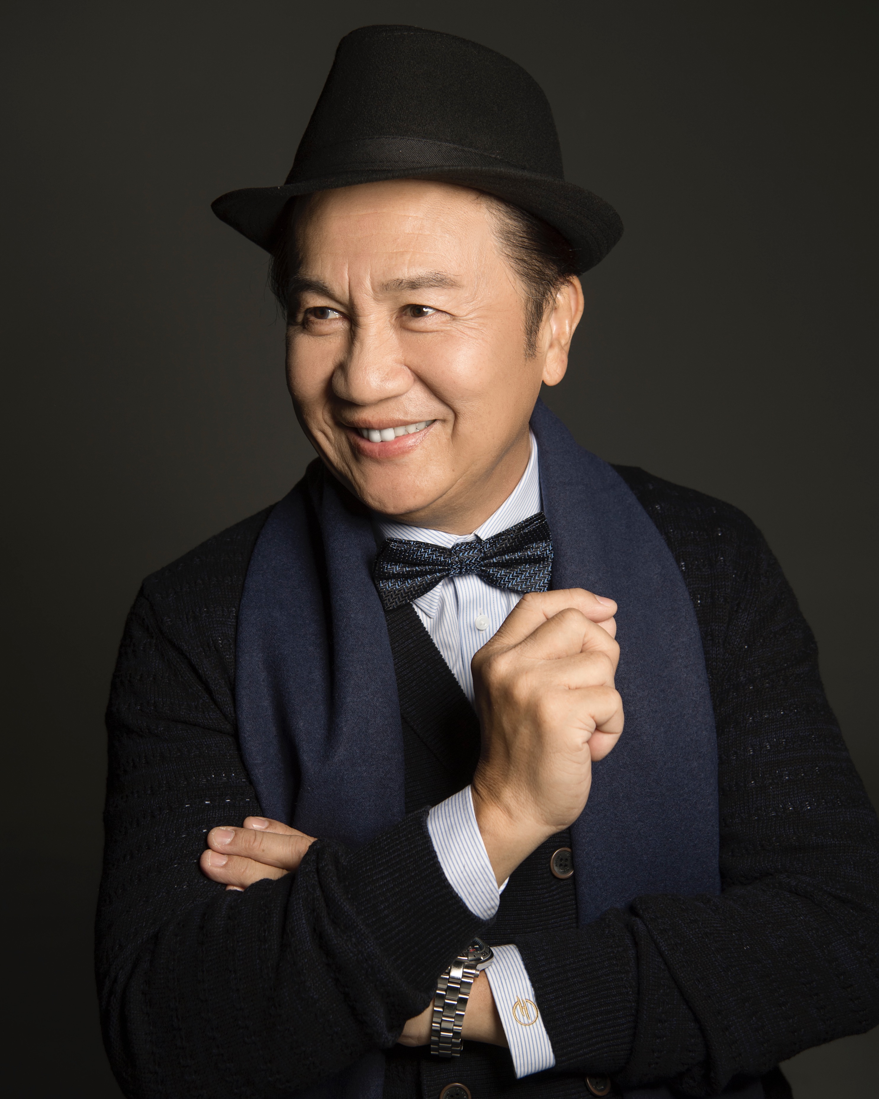  p>郭锋(kwok fung,曾被误称为郭峰),原名郭民富,1951年10月27日生于