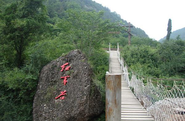 汉墓群的西侧紧邻以前的薛家寨村,2001年就被确定为西安市
