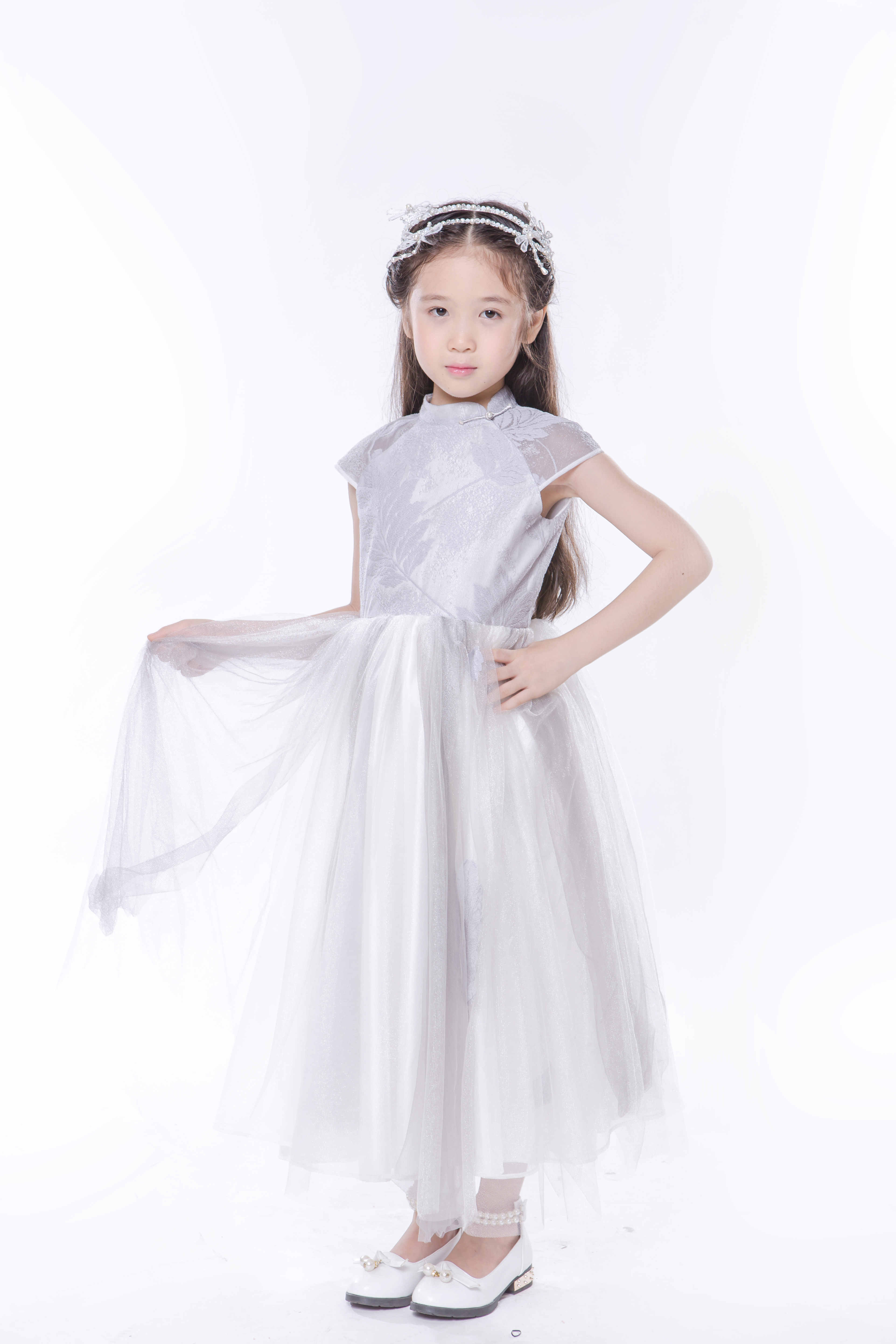  p>邓文怡,2009年11月14日出生于香港,童星,中国香港女歌手.