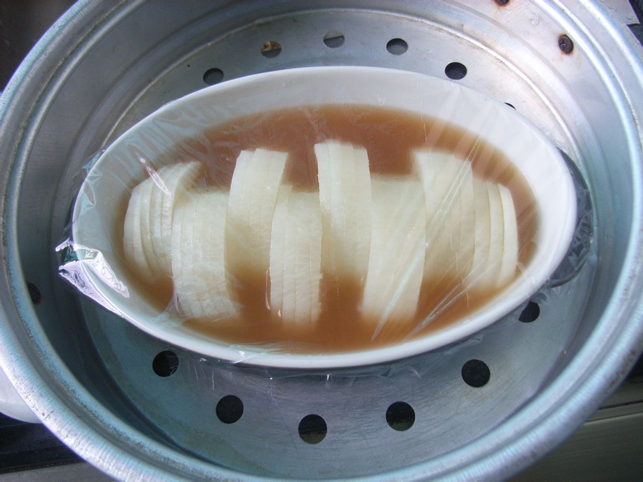 由白萝卜,高汤调味料等原料制作而成