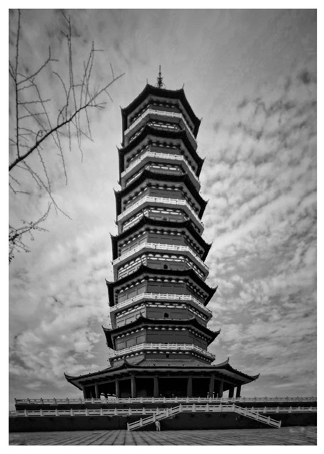  p>和合塔位于 a target="_blank" href="/item/丰水湖/3103118" data