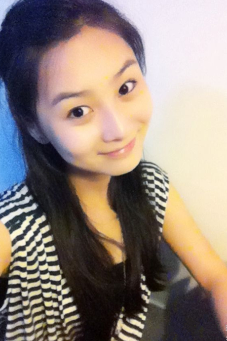 原名张娜,1990年6月22日出生于湖北省武汉市,中国内地女演员,毕业于 a