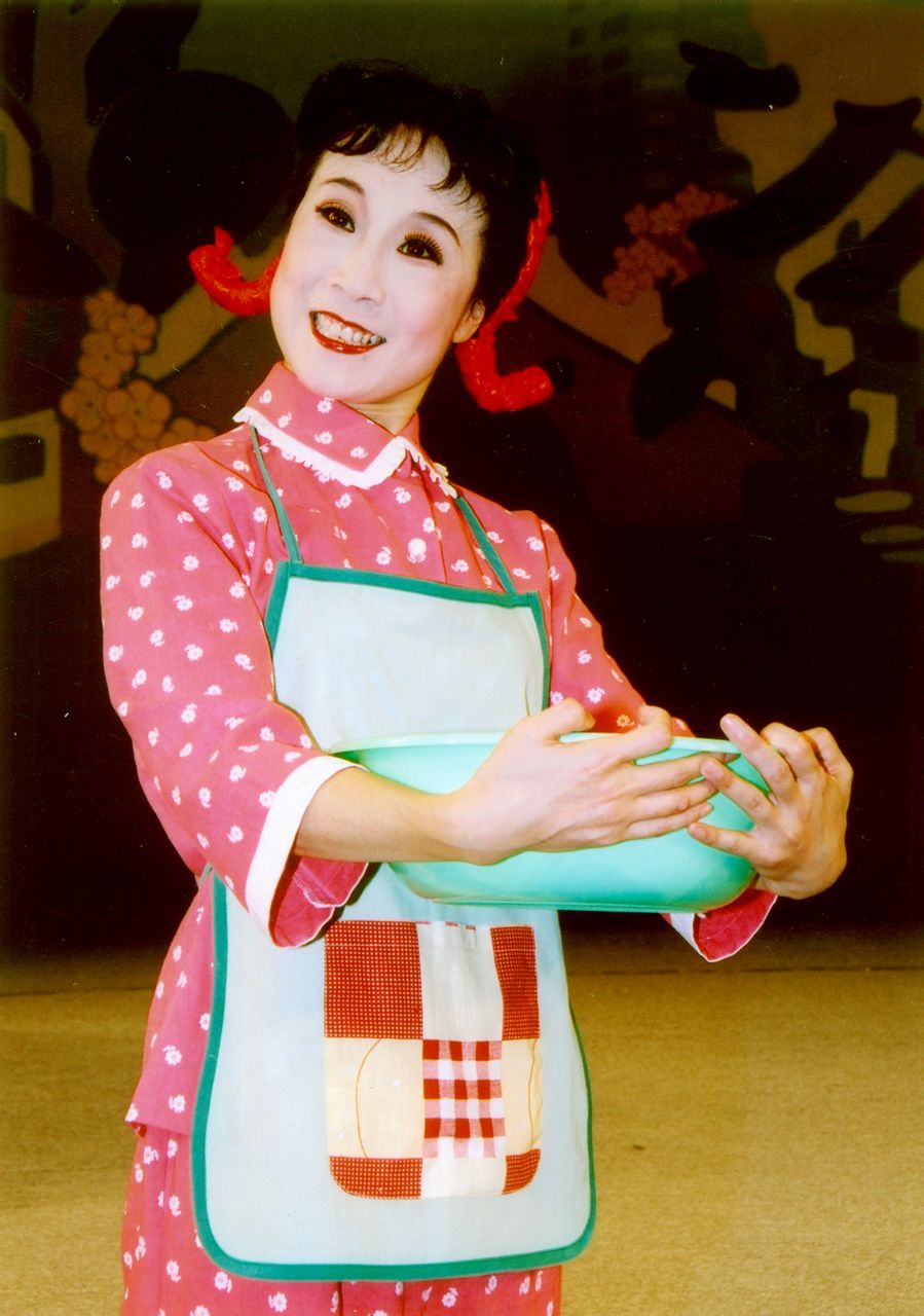  p>顾芗,原名顾龙英,1953年1月25日生于上海,幼年随父母移居江苏苏州 