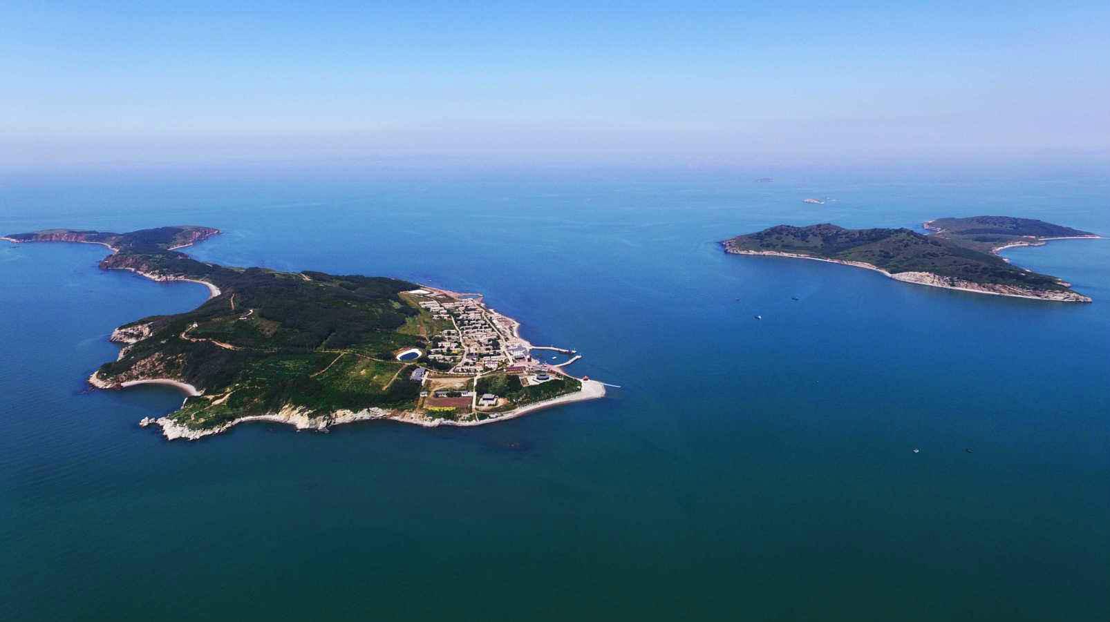 蚂蚁岛中岛，山海连一色，海中黄金来