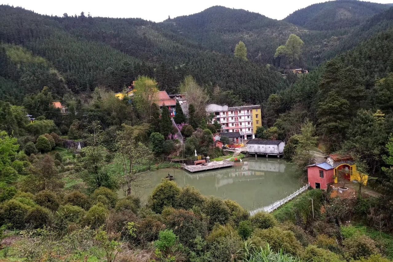 位于桂林市灌阳县西山瑶族乡李家村,坐落于海洋山脉深山老林之中