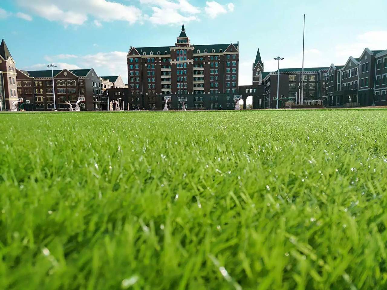 ">大庆实验中学二部 /a> 是黑龙江省重点中学,首批省级示范高中,省