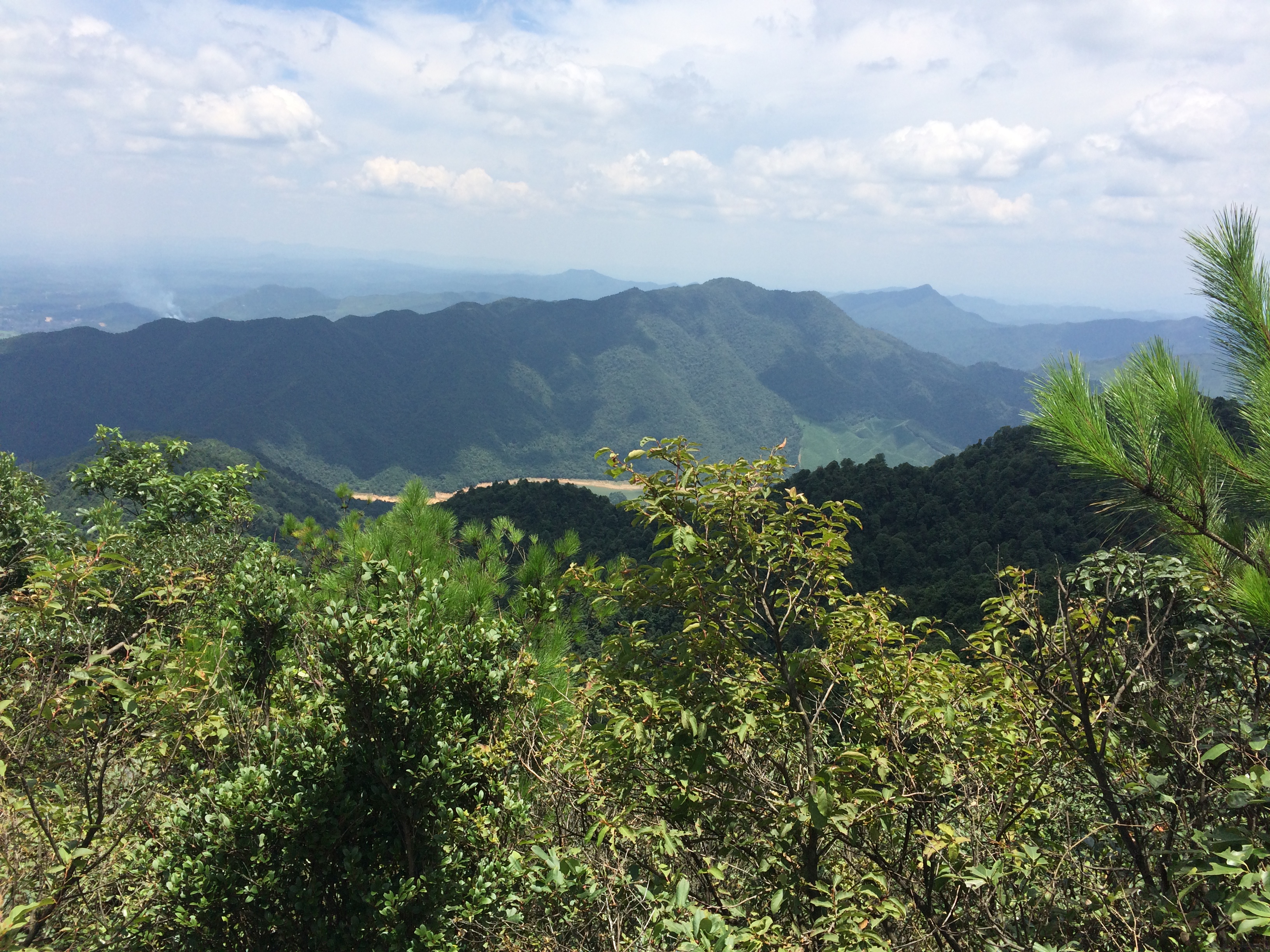 ">紫瑶山,位于江西省 a target="_blank" href="/item/泰和县/83931"