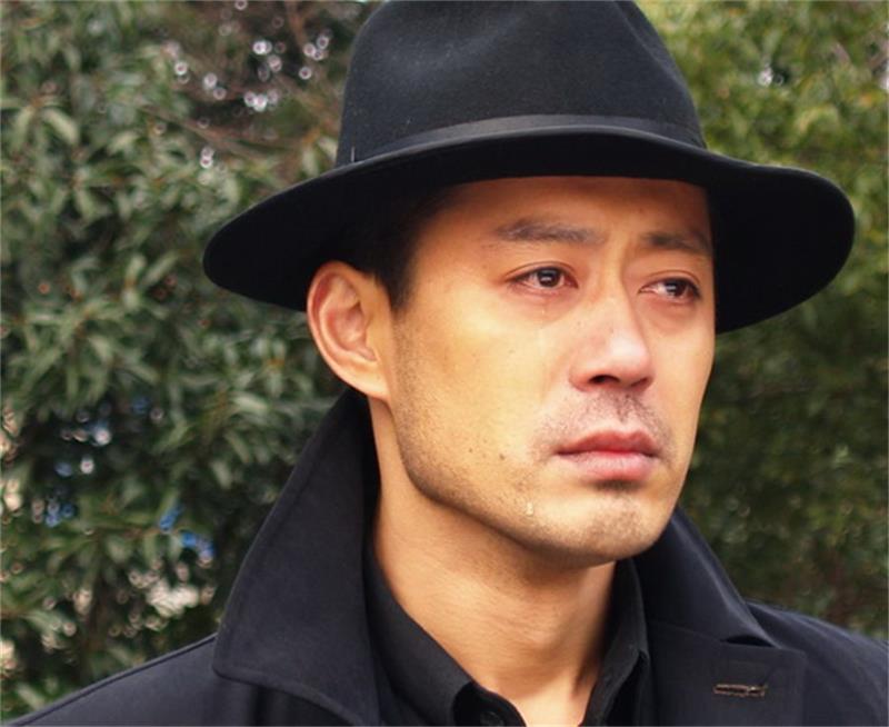刘钧：原是电工，26岁才演戏，今靠“盛老爹”戏红人也红！_百科TA说