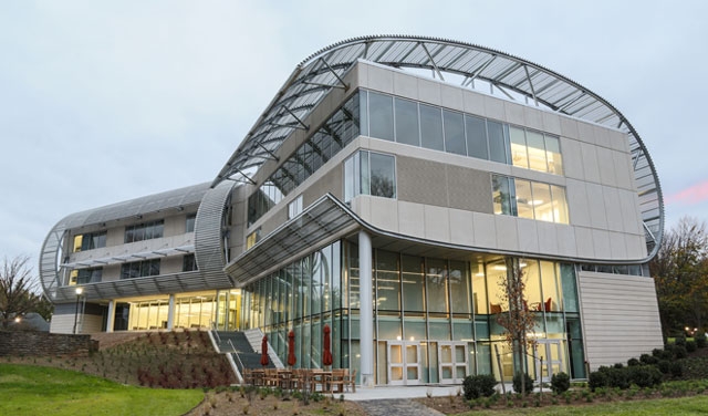 1884年,费城大学的前身,费城纺织学校成立,在1941年,学校也更名为费城