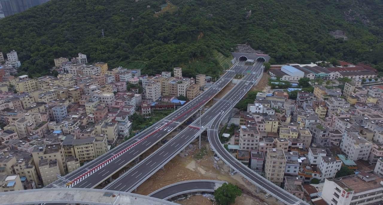 位于中国广东省珠江口 a target="_blank" href="/item/伶仃洋