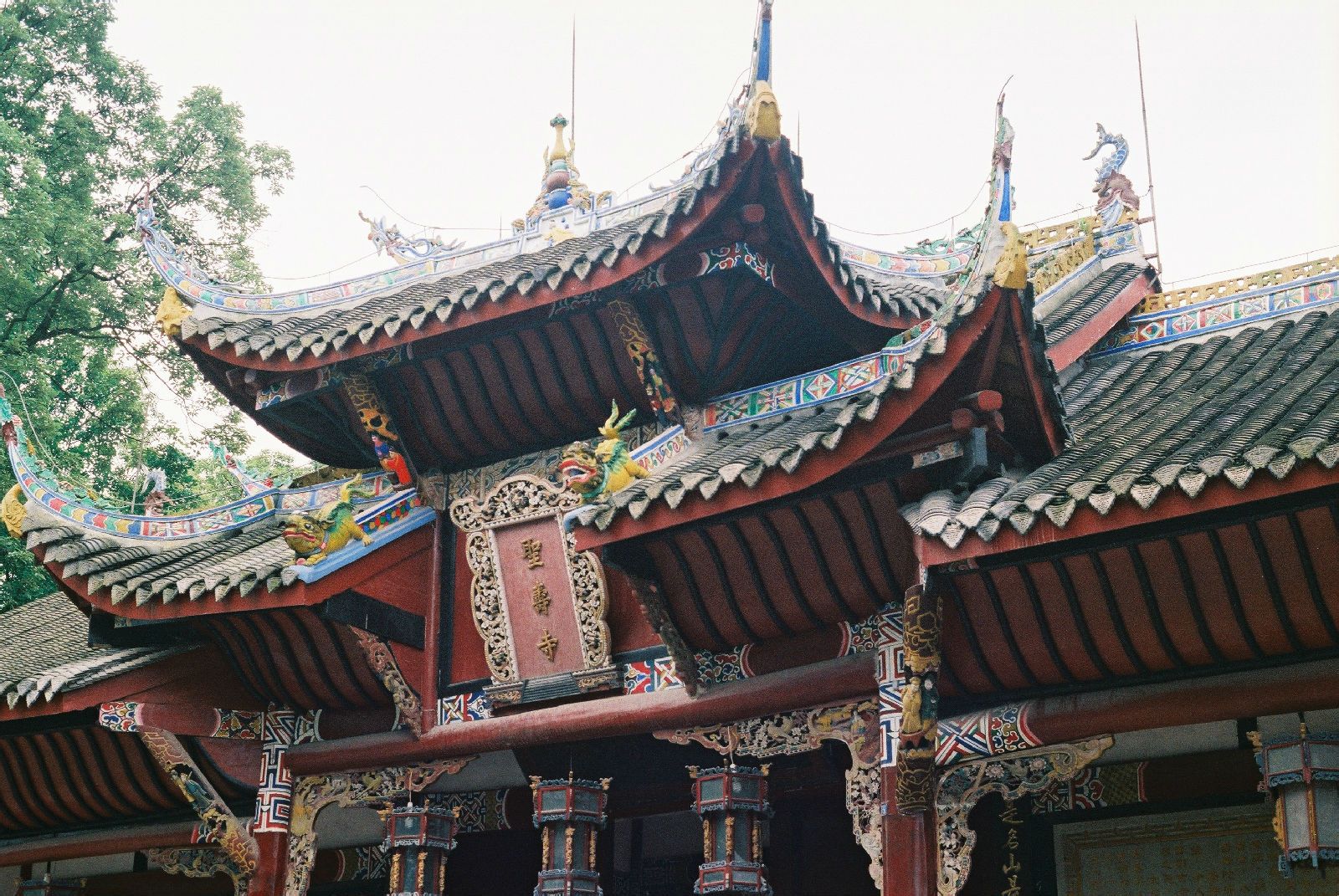  p>圣寿寺,又称宝顶圣寿寺,位于重庆市大足区城东北15公里宝顶山