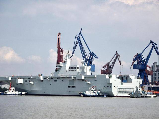 075型大型两栖攻击舰