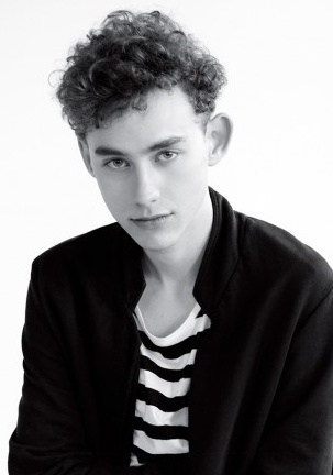  p>奥利·亚历山大,英文名:olly alexander,男,1990出生于英国,歌手