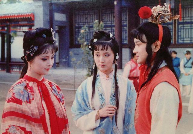 《红楼梦》里贾宝玉、林黛玉、薛宝钗的前世今生_百科TA说