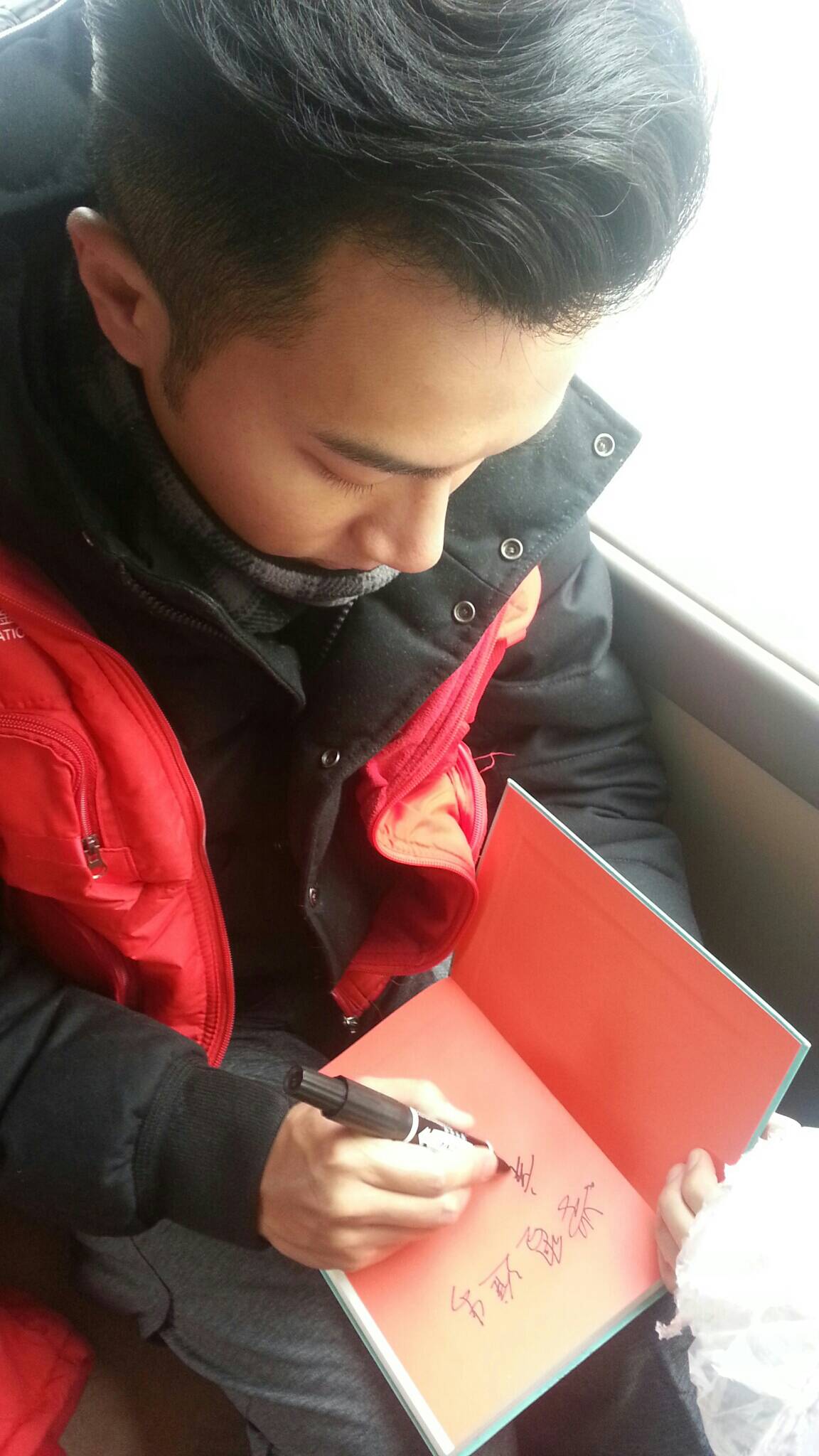  p>刘恺威,1974年10月13日生于中国香港,祖籍山东威海,中国影视男演员