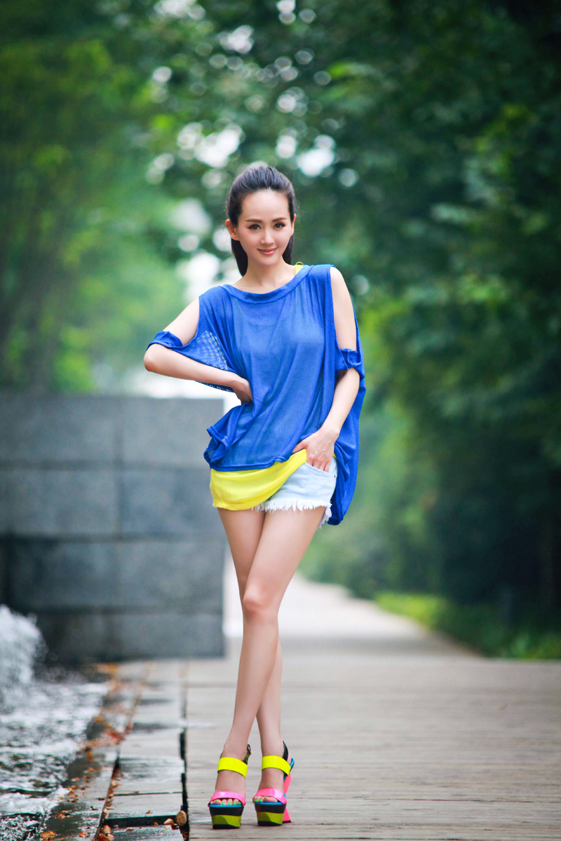  p>张定涵,原名张谊,1980年8月27日出生于北京市,中国内地女演员,毕业